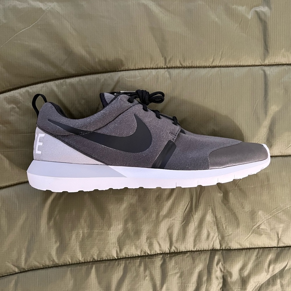 NWB! Dead Stock Nike Tech Fleece Rosherun NM W SP
